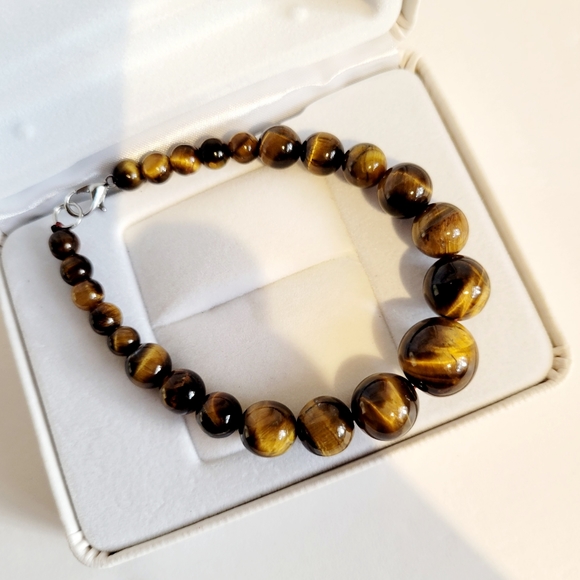 Natural Tiger's Eye Graduated Bracelet - Picture 4 of 9